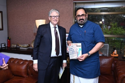  Bill Gates Meets Rajeev Chandrasekhar, Discusses India Stack, Ai Innovations-TeluguStop.com