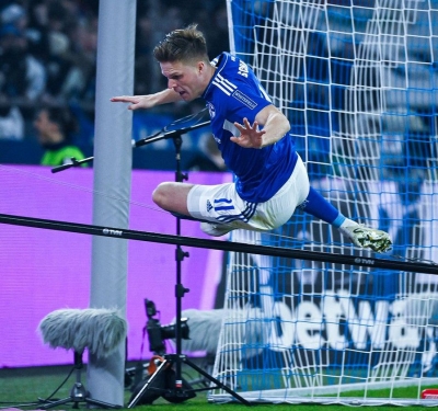  Bundesliga: Late Bloomer Marius Bulter Riding Wave With Revitalized Schalke-TeluguStop.com