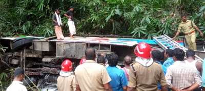  Bus Returning From Sabarimala With 62 Pilgrims Overturns, All Rescued-TeluguStop.com