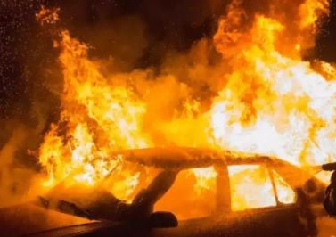  Sudden Fire In A Car.. Incident In Hyderabad-TeluguStop.com