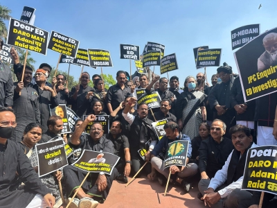  Congress-led Oppn Members Protest Outside Parliament, Seek Probe In Adani Matter-TeluguStop.com