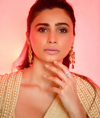  Daisy Shah To Be Seen Sword-fighting, Horse-riding In 'lahora, The Kingdom' Webs-TeluguStop.com