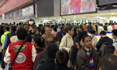  Delhi Airport Witnesses Chaos, Passengers Complain About Long Waiting Hours-TeluguStop.com