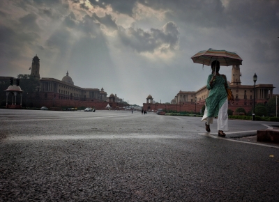 Delhi Wakes Up To Light Rain, Slight Drop In Temperature-TeluguStop.com
