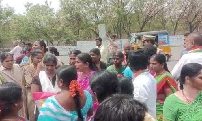  Confusion In Allotment Of Double Bedroom , Double Bedroom , Allotment , Yadadri-TeluguStop.com