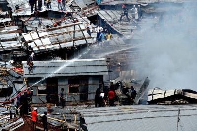  Fire Guts Shanties In Dhaka-TeluguStop.com