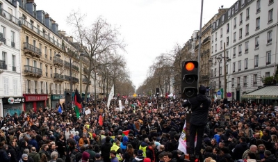  French Protests Continue Over Govt Pension Reform Bill-TeluguStop.com
