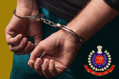  Gangster Arrested After Exchange Of Fire In Delhi-TeluguStop.com