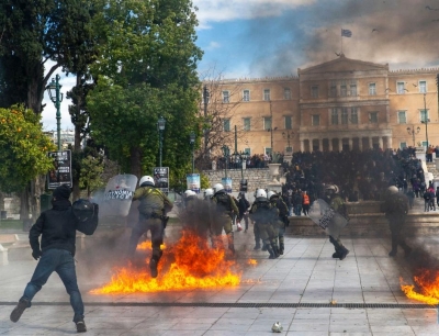  Greece Paralysed By General Strike Over Deadly Train Accident-TeluguStop.com