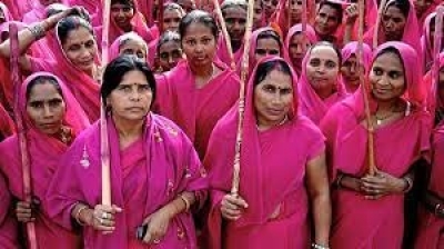  'gulabi Gang' Sari Finds Its Way To London Exhibition-TeluguStop.com