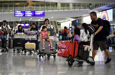  Hong Kong's Air Passenger Traffic Surges 24-fold In February-TeluguStop.com