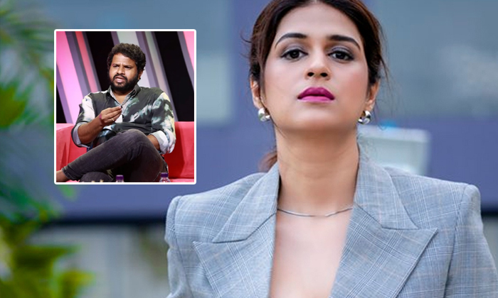  Hyper Aadi Comments About Shraddha Das Details Here Goes Viral , Dhee Show , Hyp-TeluguStop.com