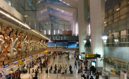  Heavy Gold Seizure At Delhi's Igi Airport-TeluguStop.com