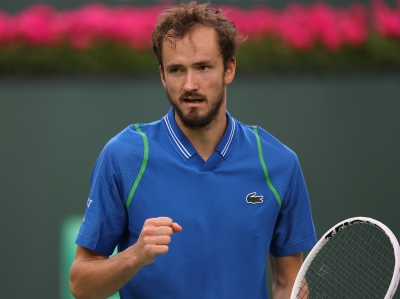 Indian Wells: Medvedev Battles Ankle Injury To Move Into Semis Indian Wells: Medvedev Battles Ankle Injury To Move Into Semis-TeluguStop.com