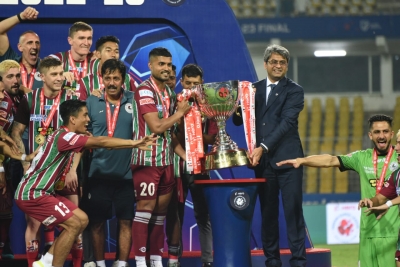  Isl 2022-23: Atk Mohun Bagan Lift Trophy After Thrilling Win Over Bengaluru Fc-TeluguStop.com