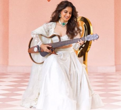  Jasleen Royal Lends Her Voice To 'thunai Varuven' From 'hansika's Love Shaadi Dr-TeluguStop.com