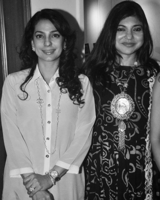  Juhi's Wish For Alka Yagnik: 'a 100 Trees For The Beautiful, Melodious Voice'-TeluguStop.com