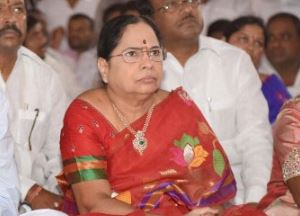  Telangana Cm Kcr's Wife Is Slightly Unwell-TeluguStop.com
