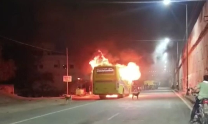  Khammam Depot Indra Ac Bus Catches Fire, Khammam Depot Bus, Indra Ac Bus, Bus Ca-TeluguStop.com