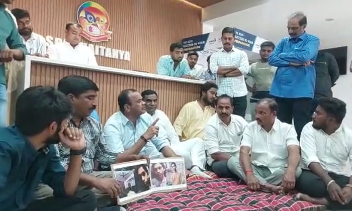  Komatireddy Venkatreddy Demands Justice For Student Sathwik Demise, Komatireddy-TeluguStop.com