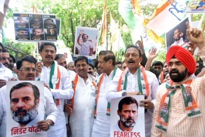  Maha Congress Protests Against Jail Sentence For Rahul-TeluguStop.com