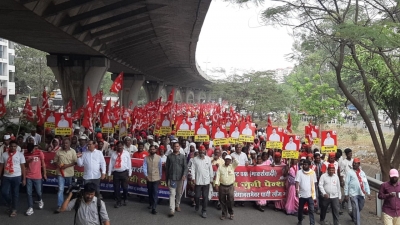  Maha Farmers Continue 'long March', Govt To Hold Talks On Wednesday-TeluguStop.com