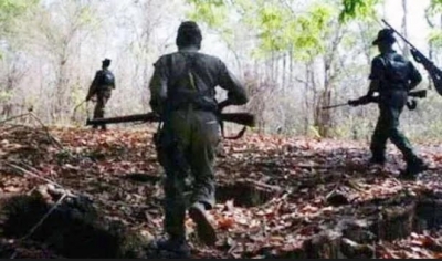  Maoists Loot Stock Of Explosives In Jharkhand's Chaibasa-TeluguStop.com