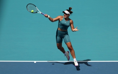  Miami Open: Andreescu Battles Past Raducanu In Opener-TeluguStop.com