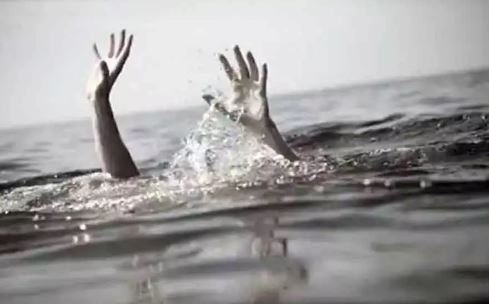  Two People Were Found Dead On The Beach Of Perupalem In West Godavari District-TeluguStop.com