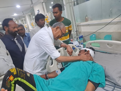  Motorcycle Collides With Digvijaya Singh's Car; Biker Hospitalised-TeluguStop.com