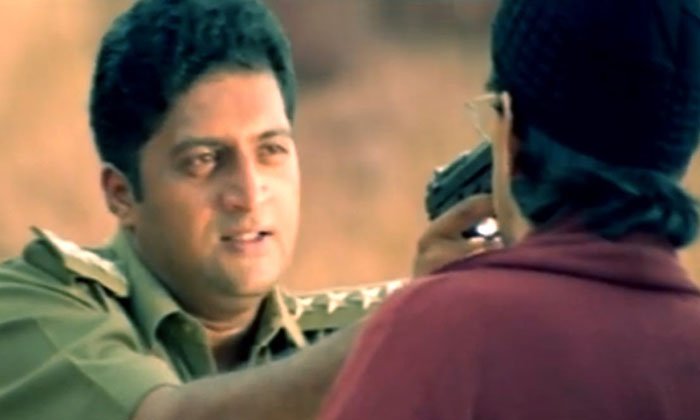  Big Blunder In Nagarjuna Azad Movie-TeluguStop.com