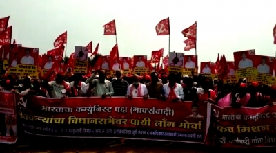 Nashik Farmer Dies During 'long March' Halt In Maha's Thane Nashik Farmer Dies During 'long March' Halt In Maha's Thane-TeluguStop.com