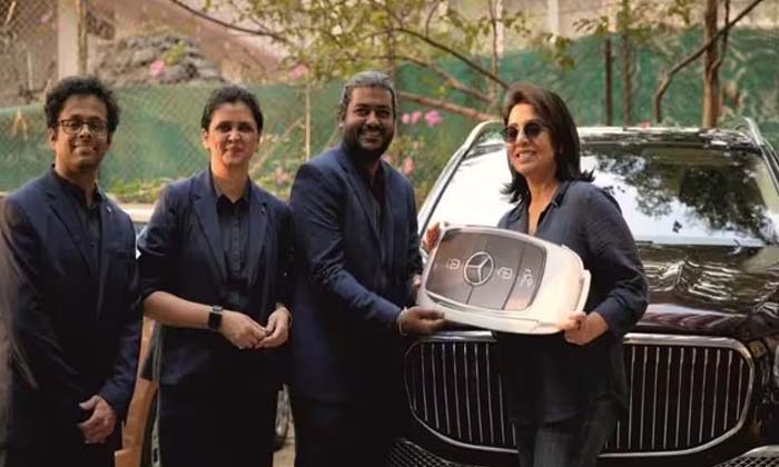  Neetu Kapoor Buys New Luxury Car , Neethu Kapoor , Bollywood ,  New Luxury Car ,-TeluguStop.com