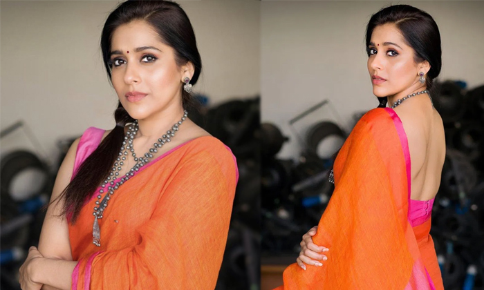 Netizens Comparing Anchor Rashmi With Nayantara In Her Traditional Saree Pics V Netizens Comparing Anchor Rashmi With Nayantara In Her Traditional Saree Pics V-TeluguStop.com