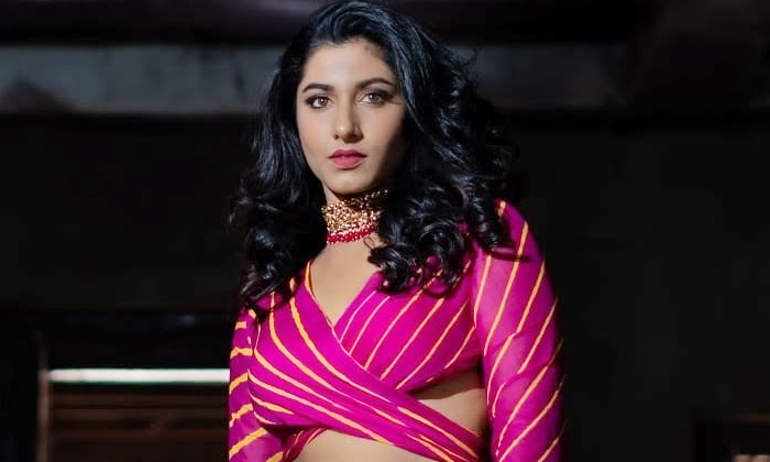  Netizens Trolls On Vishnu Priya About Her Dressing Sense-TeluguStop.com