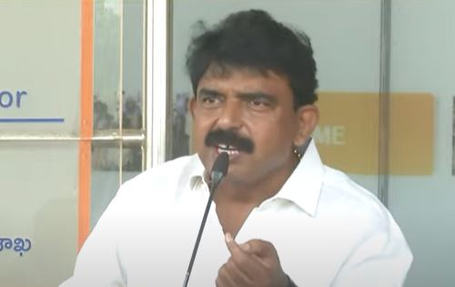  Ex-minister Fired On Pawan's Behavior-TeluguStop.com