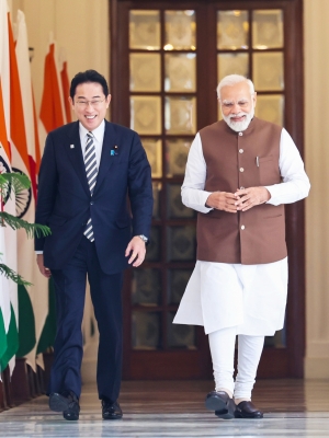  Pm Modi Holds Bilateral Talks With Japanese Counterpart Kishida, Thanks Him For-TeluguStop.com