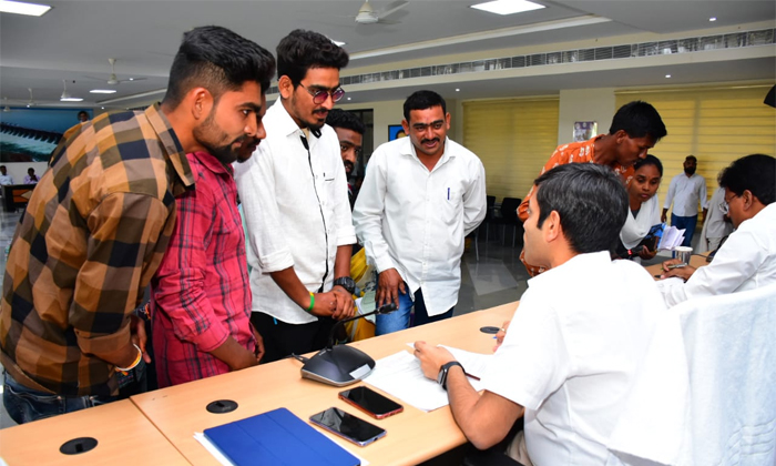 Prajavani Complaints Should Be Resolved Promptly District Collector Anurag Jayan Prajavani Complaints Should Be Resolved Promptly District Collector Anurag Jayan-TeluguStop.com