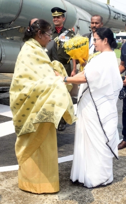 Prez Murmu Arrives In Kolkata For Two-day Visit Prez Murmu Arrives In Kolkata For Two-day Visit-TeluguStop.com