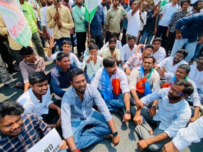  Protests Continue Over Tspsc Exam Paper Leak-TeluguStop.com