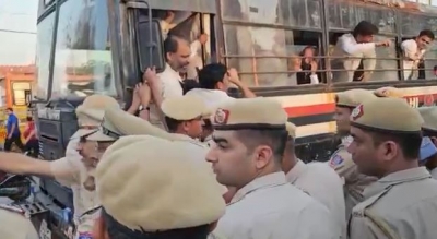  Rahul's Disqualification: Cong Leaders, Workers Detained In Delhi Ahead Of Prote-TeluguStop.com