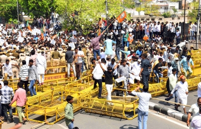  Rajasthan Bjp Protests Against 'misbehaviour' With Widows Of Pulwama Martyrs-TeluguStop.com