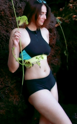  Rishina Kandhari: 'my Family Is Very Supportive, They All Like My Bikini Look'-TeluguStop.com