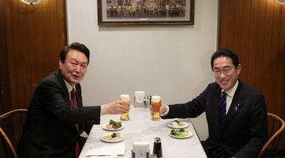  S.korean Prez, Japan Pm Bond Over Drinks At Popular Eatery-TeluguStop.com