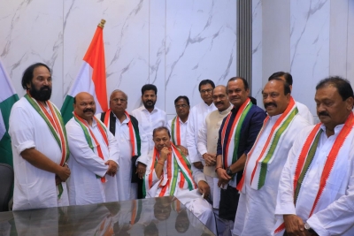  Senior Telangana Leader Srinivas Returns To Congress-TeluguStop.com