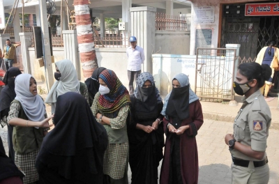  Seven Held For Forcing Woman To Remove Hijab In Tn-TeluguStop.com