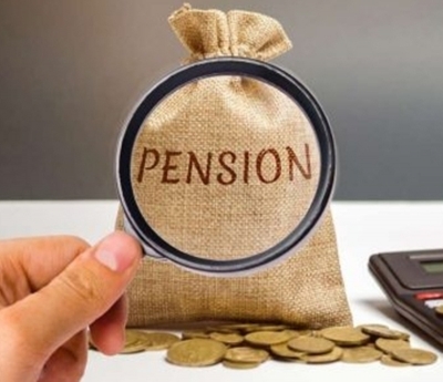  Shinde Govt Rattled As 1.8 Mn Govt Employees Strike For Old Pension Scheme-TeluguStop.com