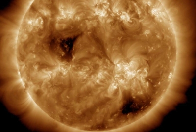  Solar Storm From Giant 'hole' On Sun To Hit Earth On Friday: Uk Scientist-TeluguStop.com