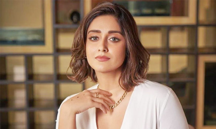 Star Heroine Ileana New Music Video Details, Ileana, Ileana Music Video, Heroine Star Heroine Ileana New Music Video Details, Ileana, Ileana Music Video, Heroine-TeluguStop.com