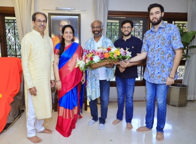  Superstar Rajinikanth's Visit 'delights' Thackeray Family-TeluguStop.com